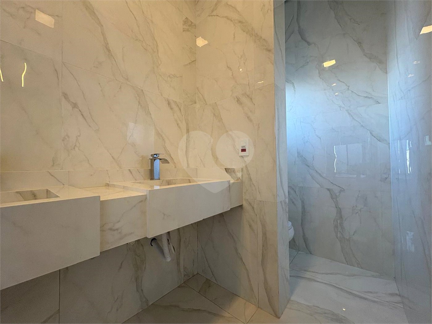 Casa à venda ou para alugar com 4 suítes no condomínio Alphaville Castelo, Itu - SP
