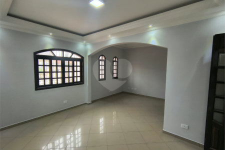 Sobrado à venda com 3 quartos, sendo 1 suíte, em Jardim D'abril, Osasco, SP