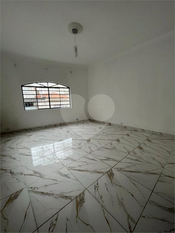 Sobrado à venda com 3 quartos em Vila Laís, São Paulo, SP