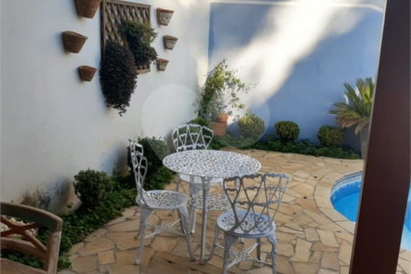 Casa à venda com 3 quartos, sendo 1 suíte, em Vila Geny, Lorena, SP