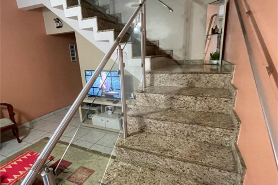 Sobrado à venda com 5 quartos, sendo 1 suíte,  em Vila Gustavo, São Paulo, SP