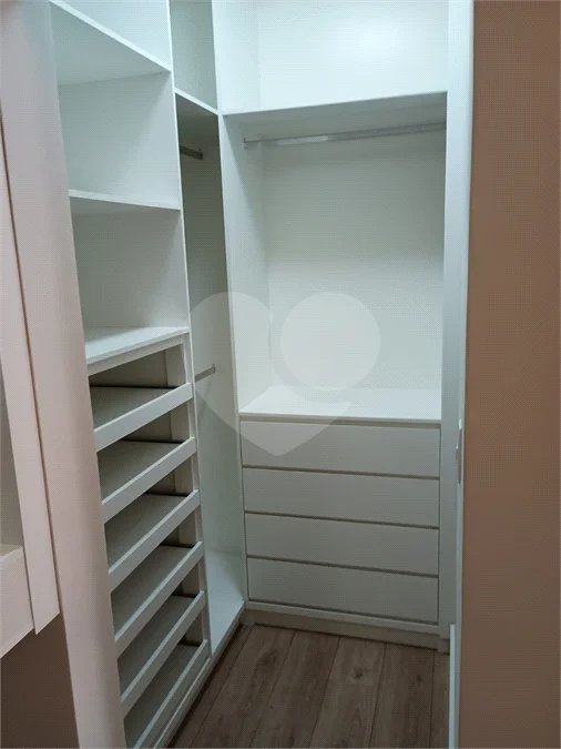 Casa à venda ou para alugar com 3 suítes no condomínio Quinta das Oliveiras, Valinhos - SP