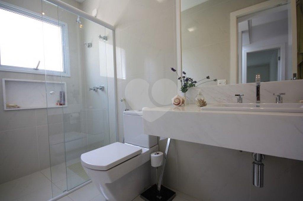 Casa à venda com 4 quartos, sendo 2 suítes, no condomínio Melbourne Residence, São Paulo - SP