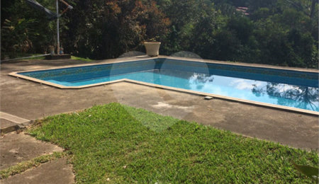 Casa à venda com 4 quartos, sendo 2 suítes, no condomínio Cinco Lagos, Mairiporã - SP