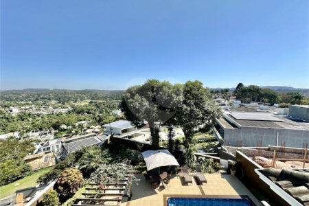 Casa à venda com 3 suítes no condomínio Golf Village, Carapicuíba - SP