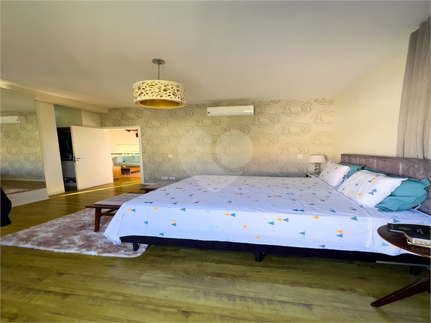 Casa à venda ou para alugar com 3 suítes no condomínio Figueira Garden, Atibaia - SP