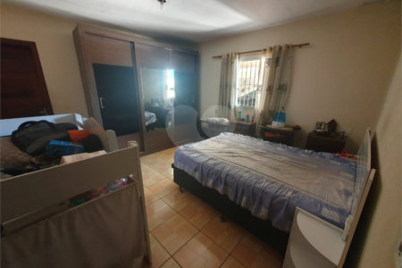 Casa Térrea à venda com 3 quartos, sendo 1 suíte, no Centro, Poá, SP