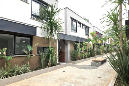 Casa à venda com 4 suítes no condomínio Venezia, São Paulo - SP