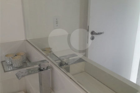 Casa à venda com 3 suítes em Moinho Velho, Cotia, SP