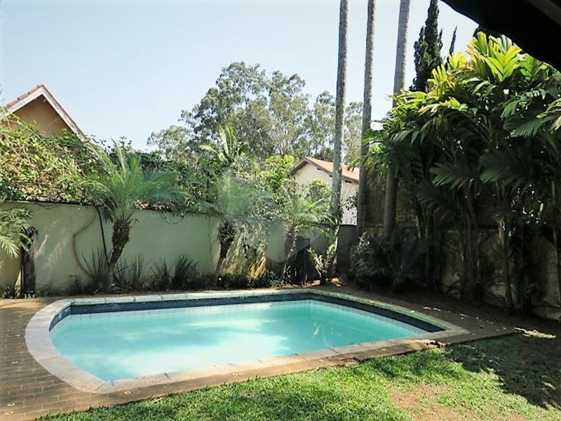 Casa à venda com 4 quartos, sendo 2 suítes, em Jardim Morumbi, São Paulo, SP