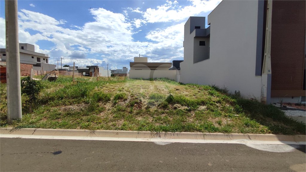 Lote à Venda em São Carlos, no Condomínio Villeneuve I