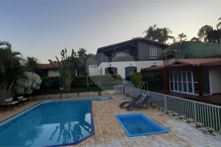 Casa à venda ou para alugar com 5 quartos, sendo 1 suíte, no Centro, Bom Jesus dos Perdões, SP