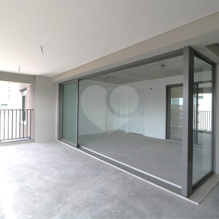 Apartamento à venda com 3 suítes em Moema, São Paulo, SP