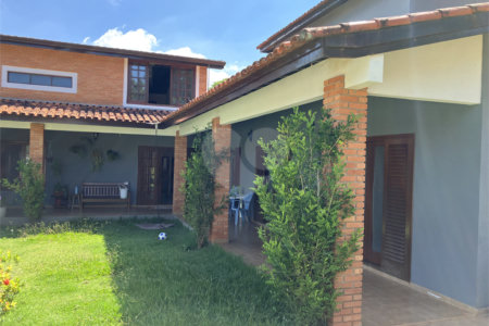Casa à venda com 4 quartos, sendo 2 suítes, no condomínio Vivendas do Lago, Sorocaba - SP