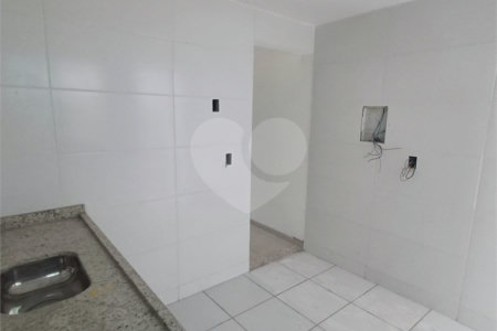 Casa à venda com 2 quartos, sendo 1 suíte, no condomínio Residencial Marlene Correia, Rio de Janeiro - RJ