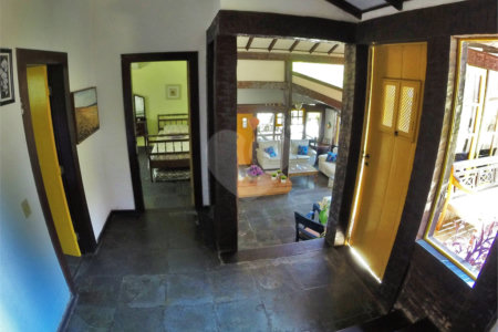 Casa à venda com 8 quartos, sendo 4 suítes, em Alto de Búzios, Armação dos Búzios, RJ