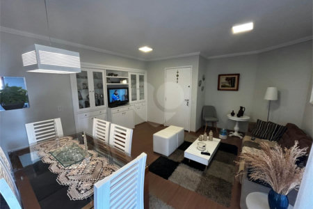 Apartamento à venda com 3 quartos, sendo 1 suíte,  em Vila Andrade, São Paulo, SP
