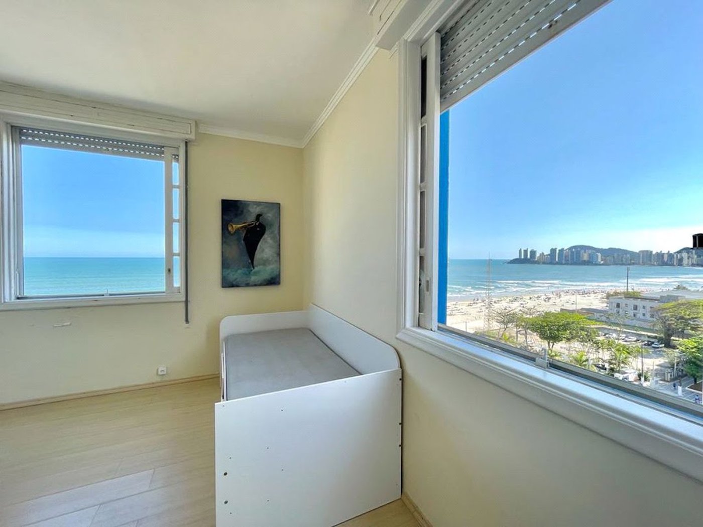 Apartamento Frente Mar com 4 Quartos para Venda ou Locação em Pitangueiras – Guarujá/SP