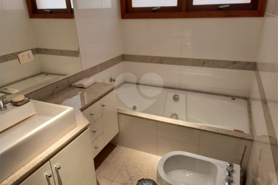 Casa à venda com 5 quartos, sendo 4 suítes,  em Santana, São Paulo, SP