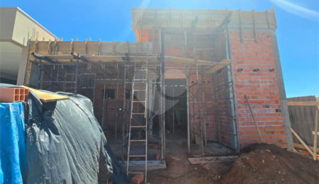 Casa à venda com 3 quartos, sendo 1 suíte, no condomínio Residencial Tivolli, Itapetininga - SP