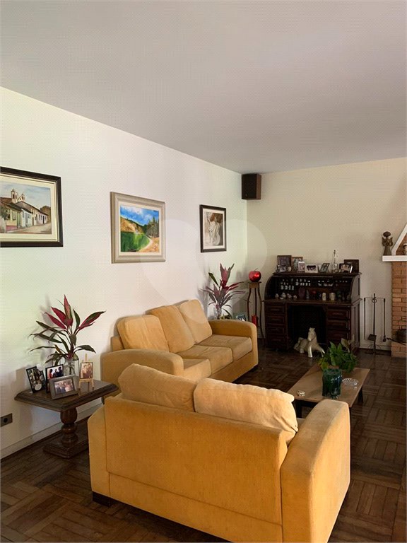 Casa à venda com 4 quartos, sendo 1 suíte, em Caxingui, São Paulo, SP