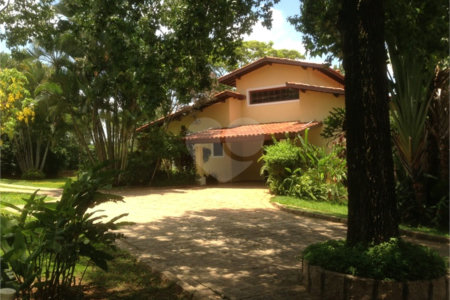 Casa à venda com 5 quartos, sendo 3 suítes, no condomínio Recanto das Flores, Indaiatuba - SP
