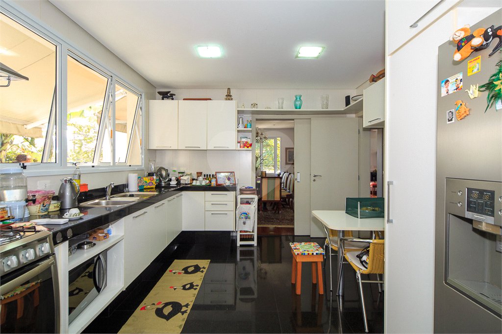 Casa à venda com 4 suítes no condomínio Vila Alba, São Paulo - SP