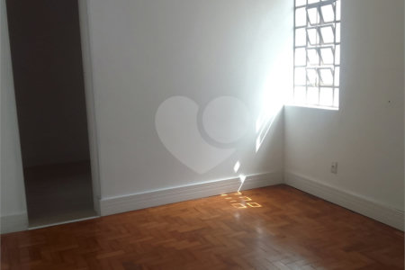 Casa à venda com 3 quartos, sendo 1 suíte, no Centro, Mogi das Cruzes, SP
