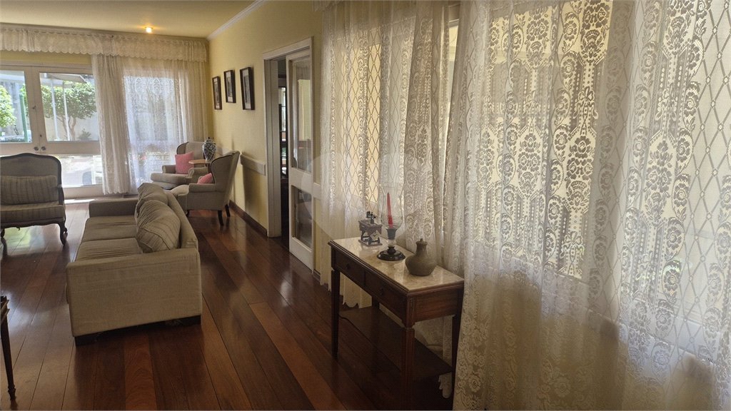 Casa à venda com 4 quartos, sendo 3 suítes,  no condomínio Chácara das Rosas, São Paulo - SP