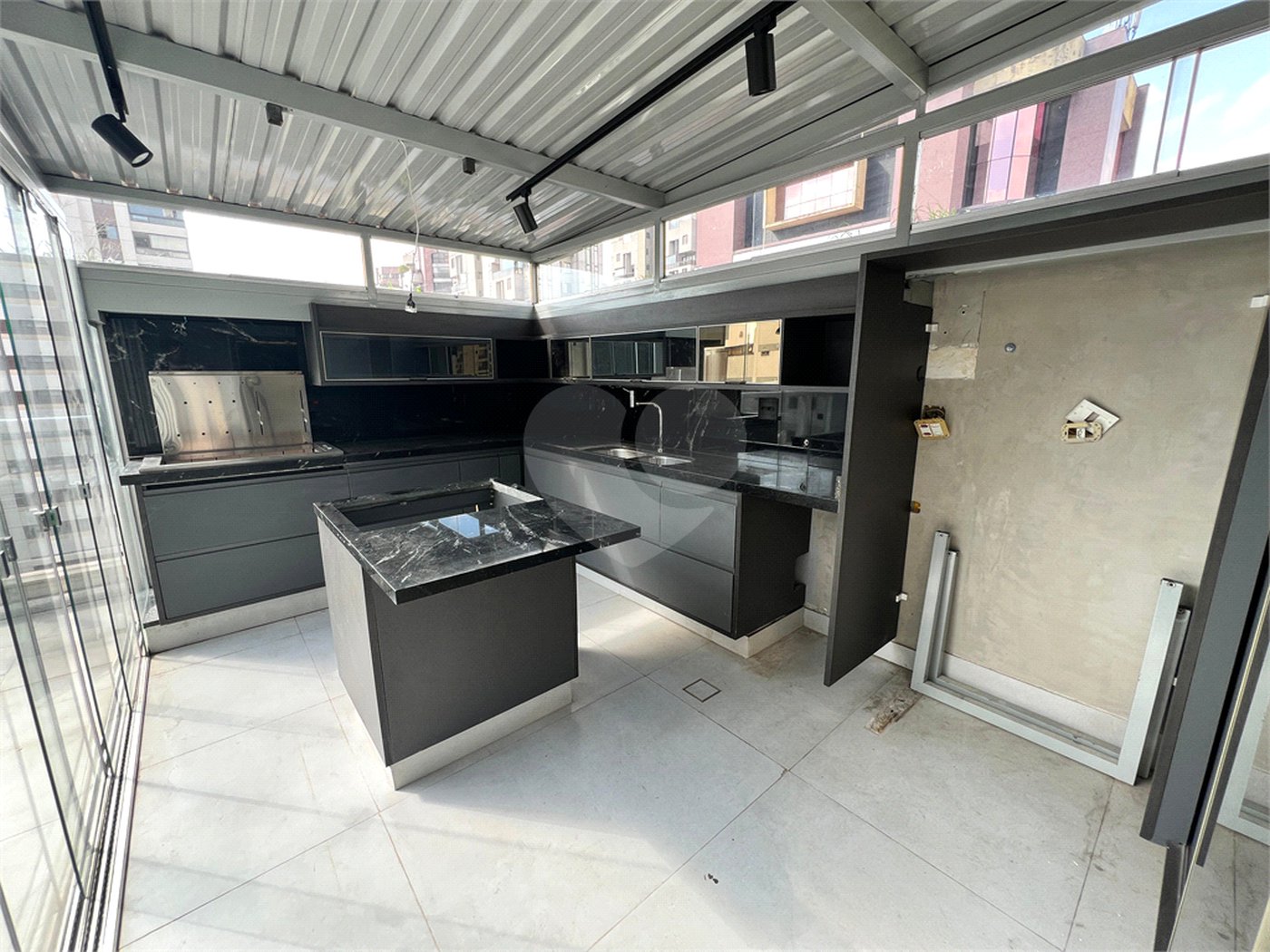 Apartamento à venda com 2 suítes em Indianópolis, São Paulo, SP