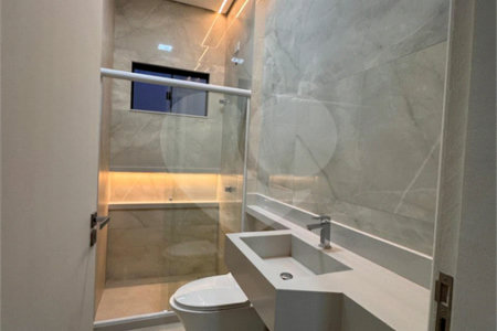 Casa à venda com 2 quartos, sendo 1 suíte, em Guriri, Cabo Frio, RJ