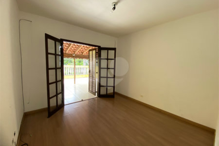 Sobrado à venda com 3 quartos, sendo 1 suíte, em Vila dos Remédios, São Paulo, SP