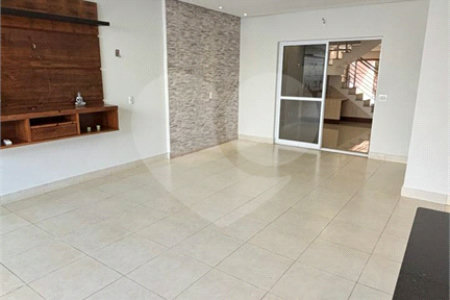 Casa à venda com 3 quartos, sendo 1 suíte, no condomínio Solar das Torres, Cuiabá - MT