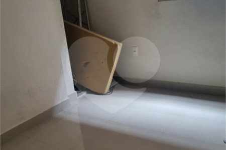 Sobrado à venda com 4 quartos, sendo 2 suítes,  em Conjunto Residencial Álvaro Bovolenta, Mogi das Cruzes, SP