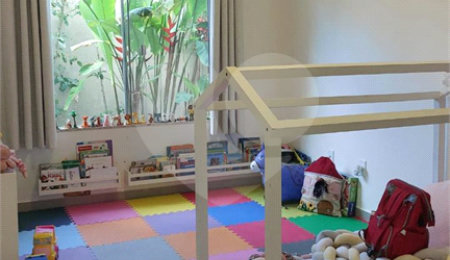 Casa à venda com 2 quartos, sendo 1 suíte, no Centro, Santa Cruz Cabrália, BA