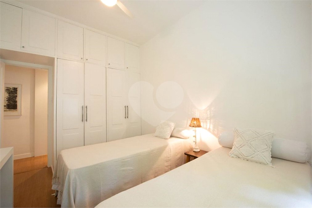 Apartamento à venda com 3 quartos, sendo 1 suíte, em Leme, Rio de Janeiro, RJ