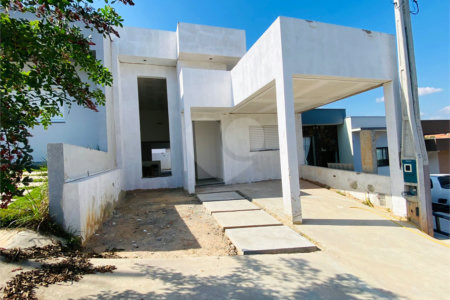 Casa à venda com 3 quartos, sendo 1 suíte, no condomínio Horto Florestal Villagio, Sorocaba - SP