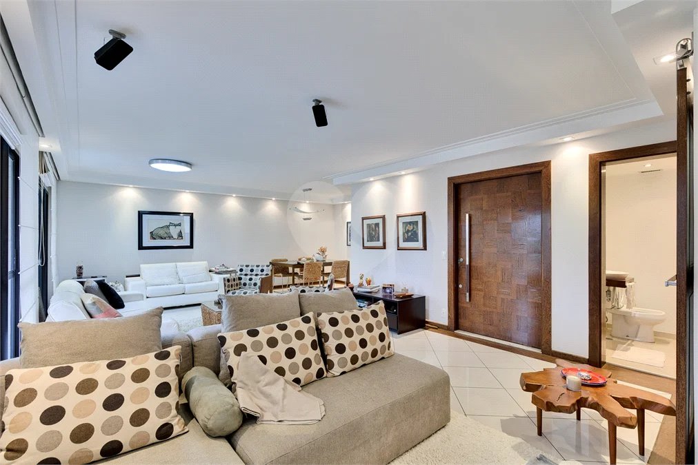 Apartamento à venda com 3 quartos, sendo 2 suítes, em Alto da Boa Vista, São Paulo, SP