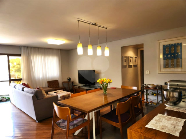 Apartamento à venda com 3 quartos, sendo 2 suítes,  em Vila Olímpia, São Paulo, SP