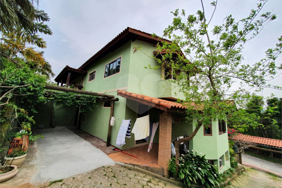 Casa à venda com 3 quartos, sendo 2 suítes, no condomínio Residencial Jardim Lago da Cantareira, Mairiporã - SP