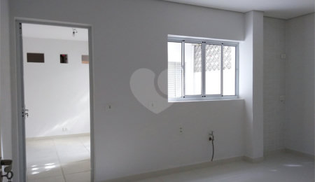 Sobrado à venda com 4 quartos, sendo 3 suítes, em Santo Amaro, São Paulo, SP