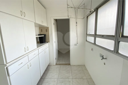 Apartamento à venda com 3 quartos, sendo 1 suíte, em Campo Belo, São Paulo, SP