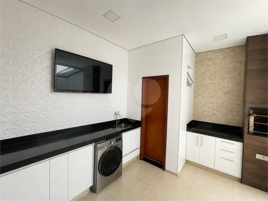 Casa à venda com 3 quartos, sendo 1 suíte, no condomínio Horto Florestal II, Sorocaba - SP