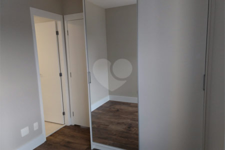 Apartamento à venda com 3 suítes em Vila Anastácio, São Paulo, SP