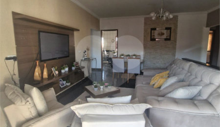 Casa à venda com 4 quartos, sendo 1 suíte,  em Jardim Planalto, Salto, SP