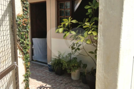 Casa à venda com 4 quartos, sendo 3 suítes,  em Vila Áurea, Poá, SP