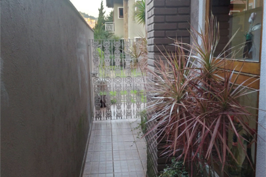 Casa à venda com 4 quartos, sendo 3 suítes, no condomínio Da Serra, São Paulo - SP