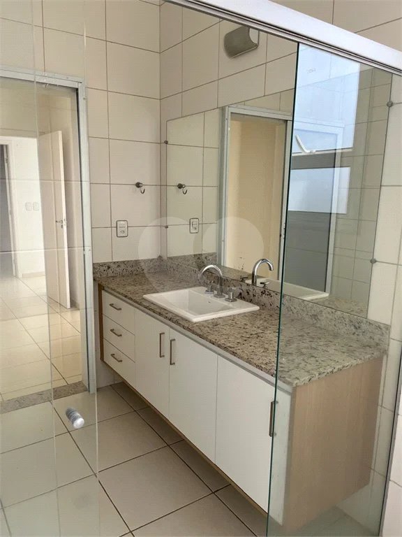 Casa para alugar com 3 suítes no condomínio Figueira Garden, Atibaia - SP