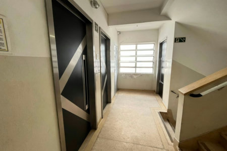 Apartamento na Quadra da Praia na Ponta da Praia – Andar Alto | Excelente Oportunidade em Santos!
