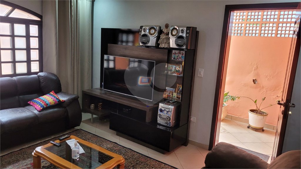 Casa à venda com 6 quartos, sendo 2 suítes, em Laranjeiras, Caieiras, SP